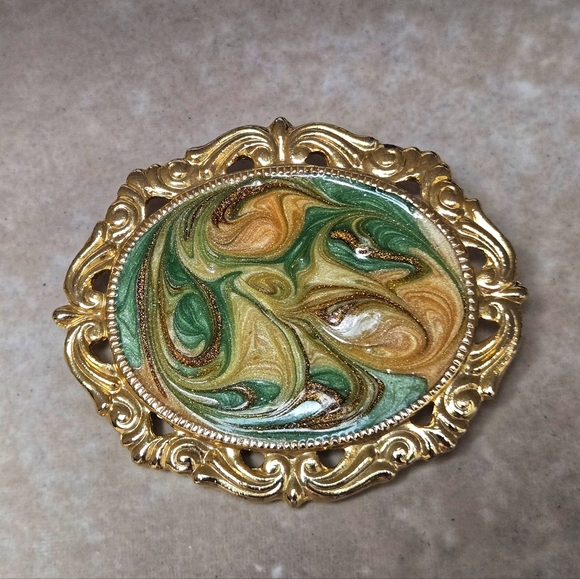 Vintage Gold Tone and Green Enamel Artwork  Swirl Brooch - Picture 16 of 17